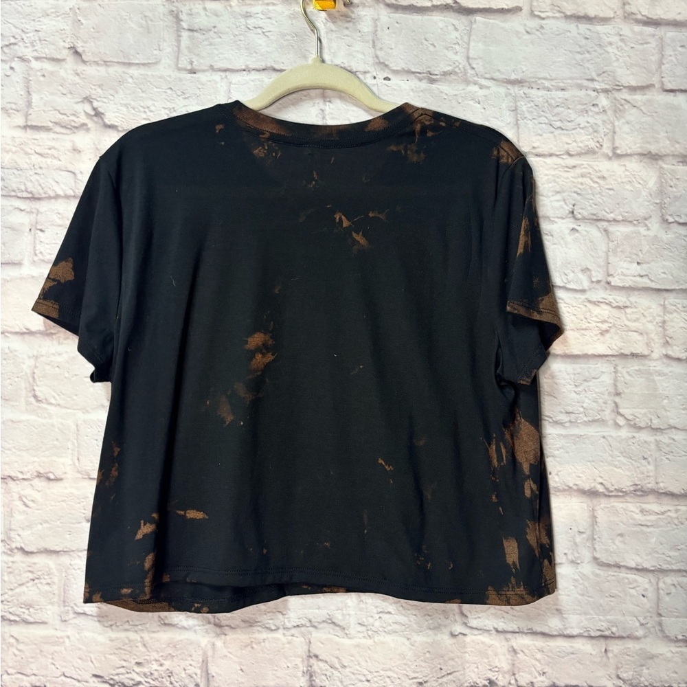 Smiley Jane Cropped Tee - Picture 3 of 3